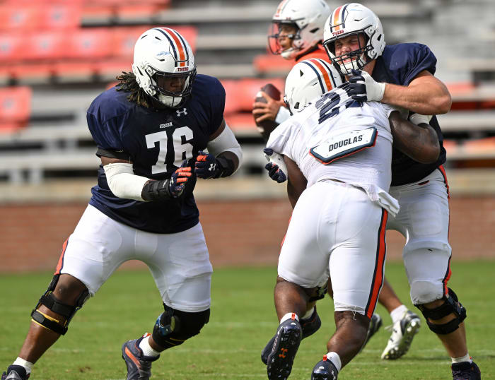 Jeremiah Wright (76), Brenden Coffey (55), Colby Wooden (25)Auburn football scrimmage on Friday, Aug. 19, 2022 in Auburn, Ala. Todd Van Emst/AU Athletics